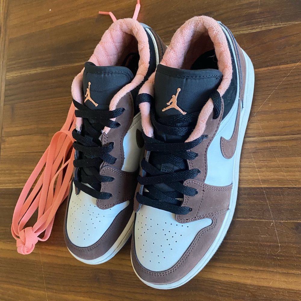 Nike Air Jordan 1 Low “Light Chocolate”